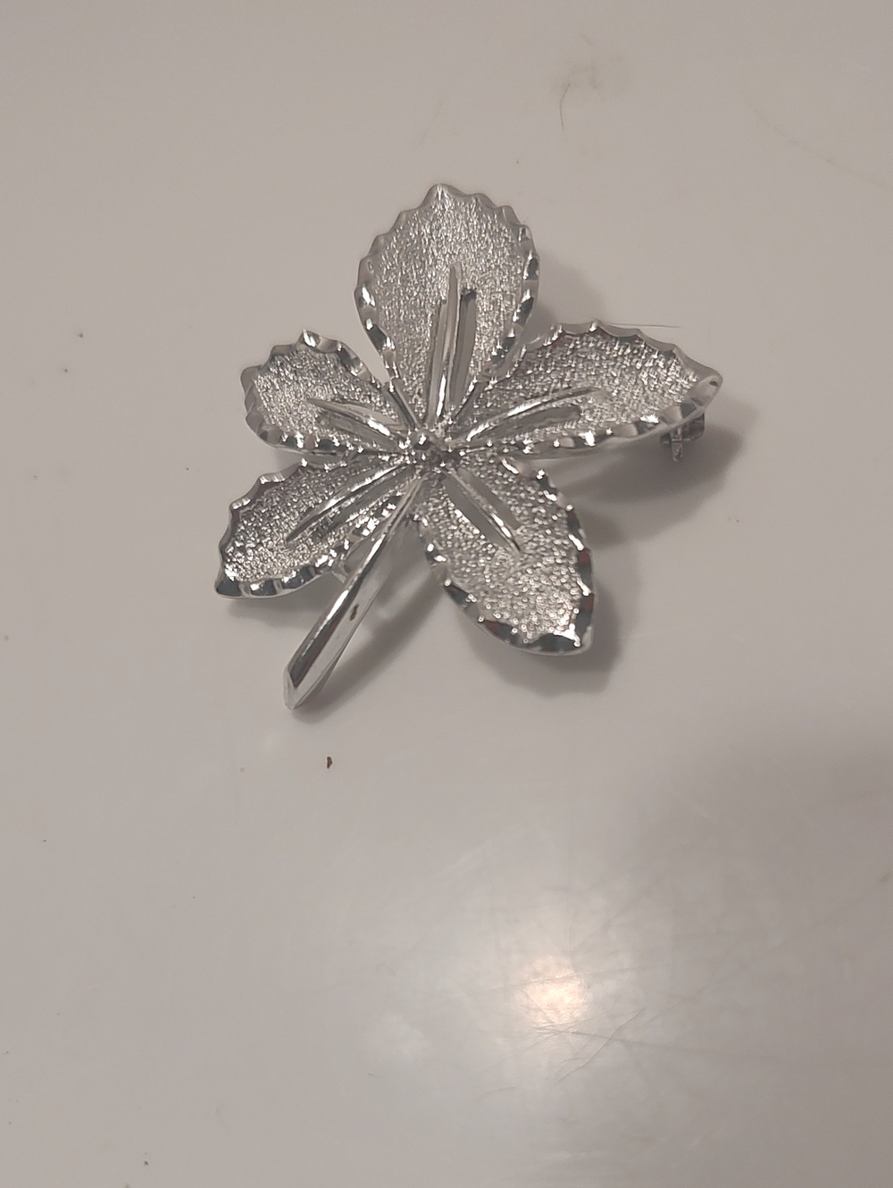 Sarah Coventry Silver Tone Leaf Brooch vintage